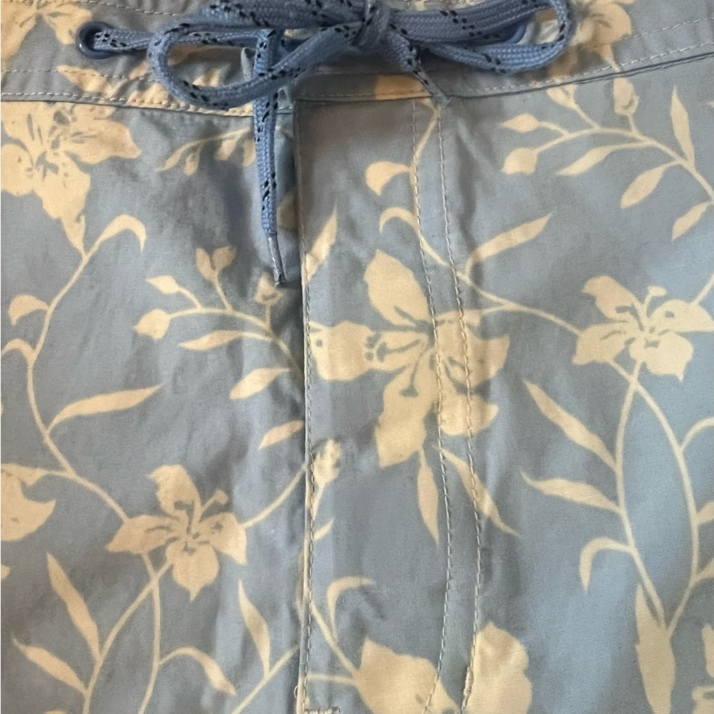 GAP Light Blue Floral Women's Athletic / Board Shorts - Picture 3 of 6